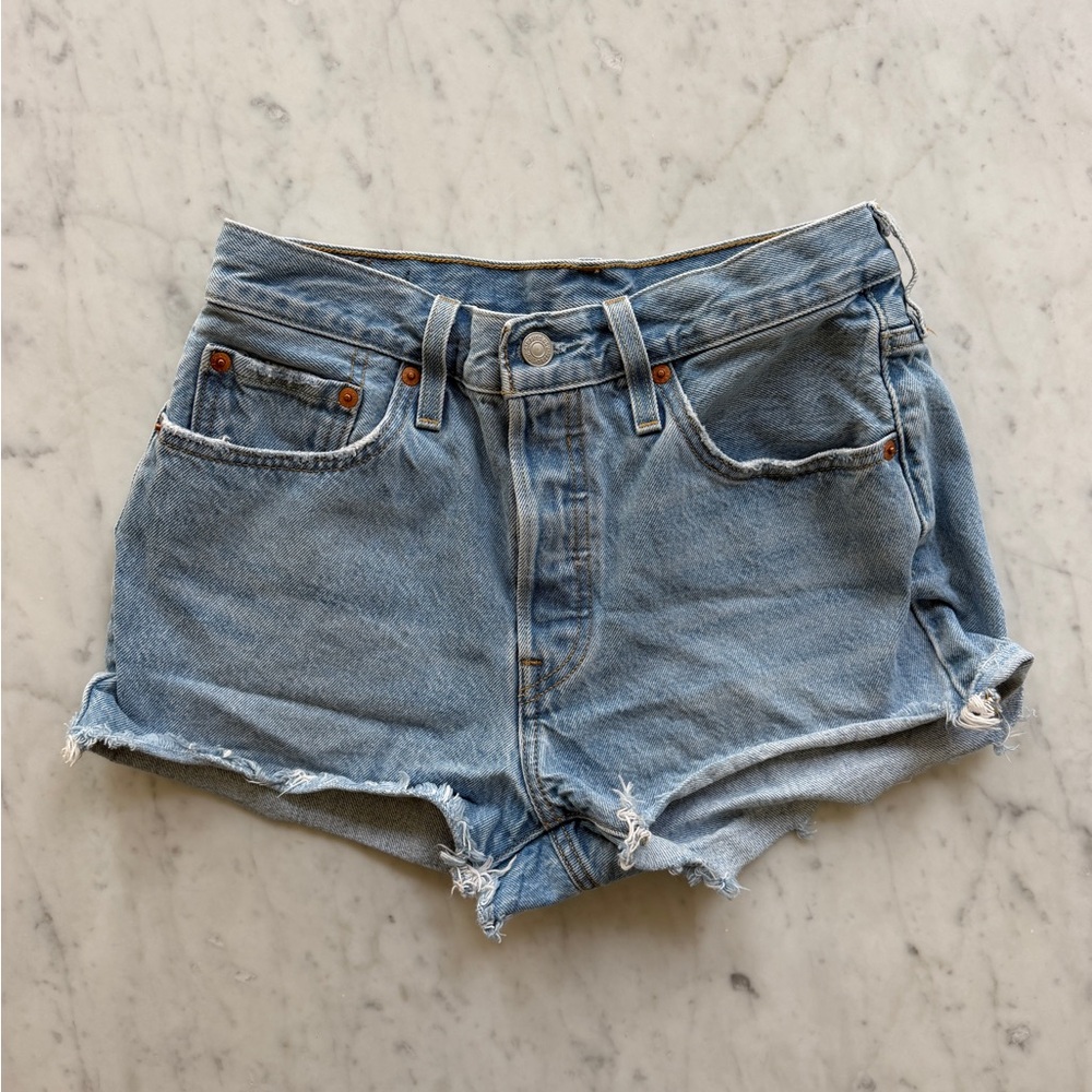 Vintage Levi’s 501 Jean Shorts (Size 27)